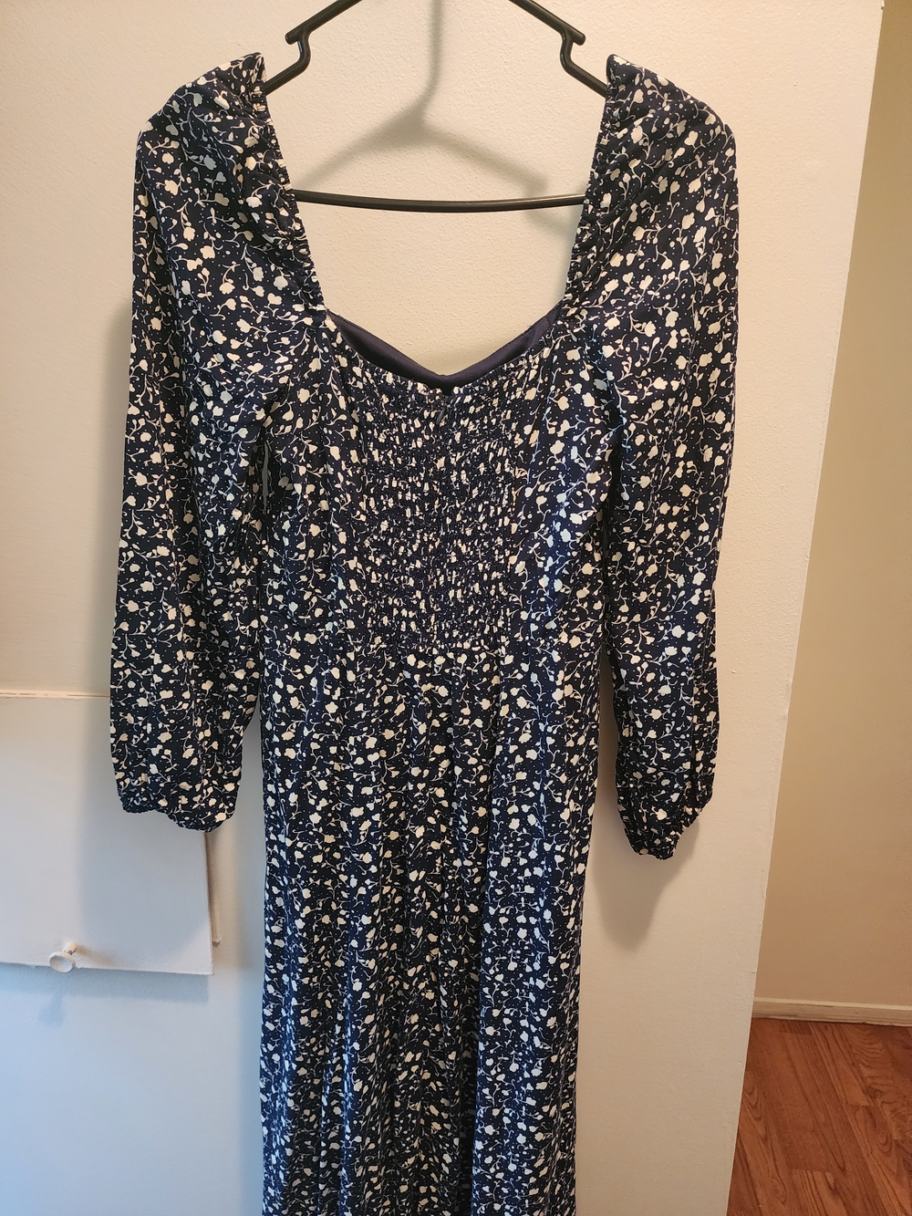 Womenโs Navy Blue Floral Long Sleeve Dress